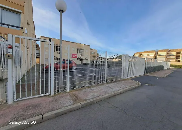 Avec Piscine Et Parking A - Fr-1-326-607 *